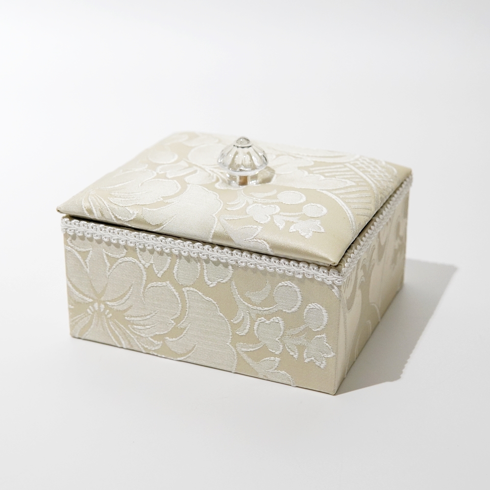 シャポースタイルの箱｜フランスの伝統工芸｜カルトナージュ｜癒しのホワイトクリスマス